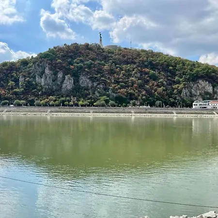Penthouse By The Danube Appartement
