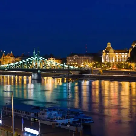 Penthouse By The Danube Boedapest